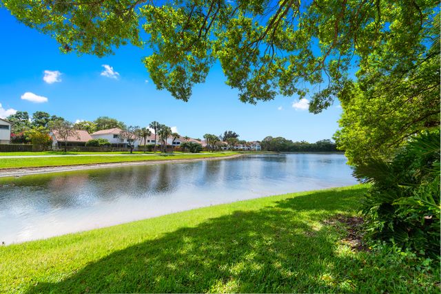 5608 Amersham Way, Boca Raton, FL 33486