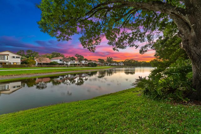 5608 Amersham Way, Boca Raton, FL 33486