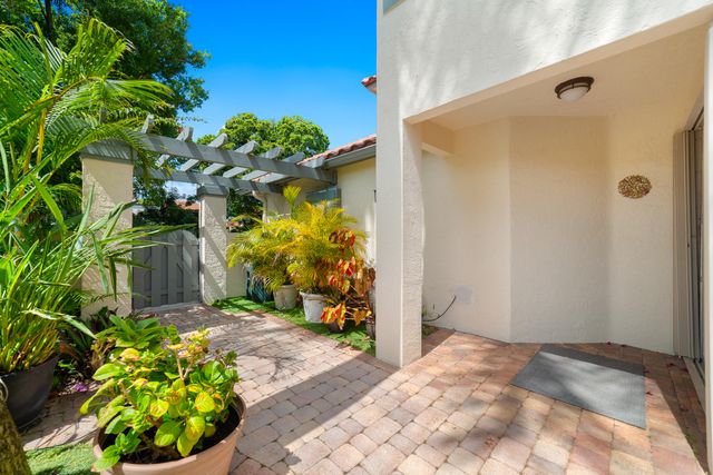 5608 Amersham Way, Boca Raton, FL 33486