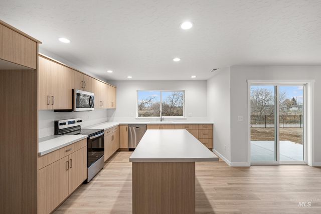 7106 E Shields Dr, Nampa, ID 83687