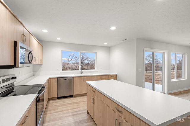 7106 E Shields Dr, Nampa, ID 83687