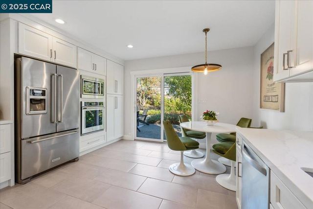 19 Valley View Dr, Orinda, CA 94563