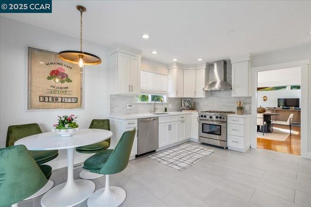 19 Valley View Dr, Orinda, CA 94563