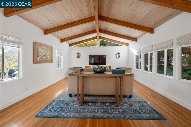 19 Valley View Dr, Orinda, CA 94563