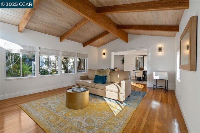 19 Valley View Dr, Orinda, CA 94563