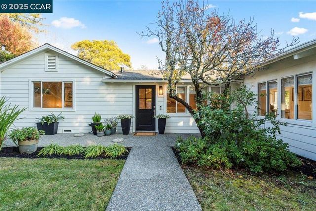 19 Valley View Dr, Orinda, CA 94563