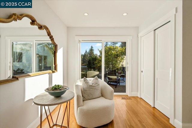 19 Valley View Dr, Orinda, CA 94563