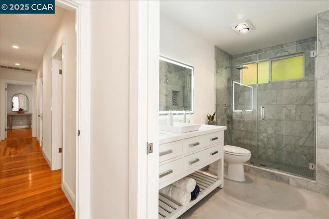 19 Valley View Dr, Orinda, CA 94563