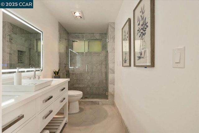 19 Valley View Dr, Orinda, CA 94563