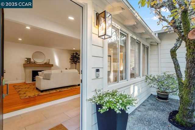 19 Valley View Dr, Orinda, CA 94563