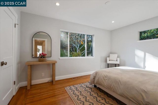 19 Valley View Dr, Orinda, CA 94563