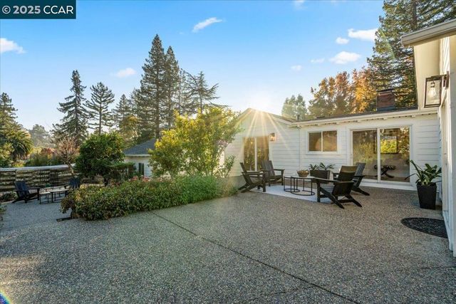 19 Valley View Dr, Orinda, CA 94563