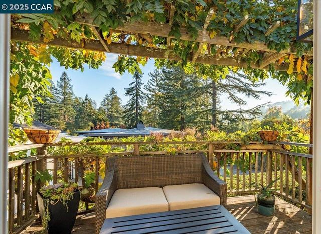 19 Valley View Dr, Orinda, CA 94563