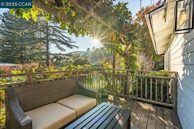 19 Valley View Dr, Orinda, CA 94563