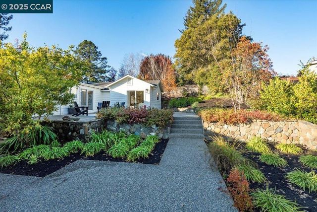 19 Valley View Dr, Orinda, CA 94563