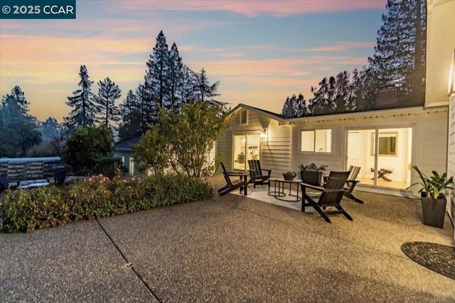 19 Valley View Dr, Orinda, CA 94563