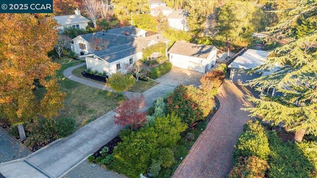 19 Valley View Dr, Orinda, CA 94563