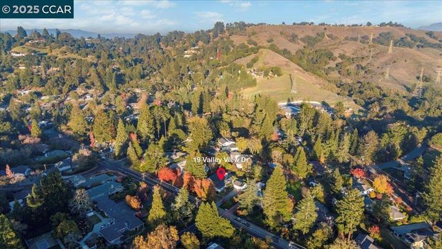 19 Valley View Dr, Orinda, CA 94563