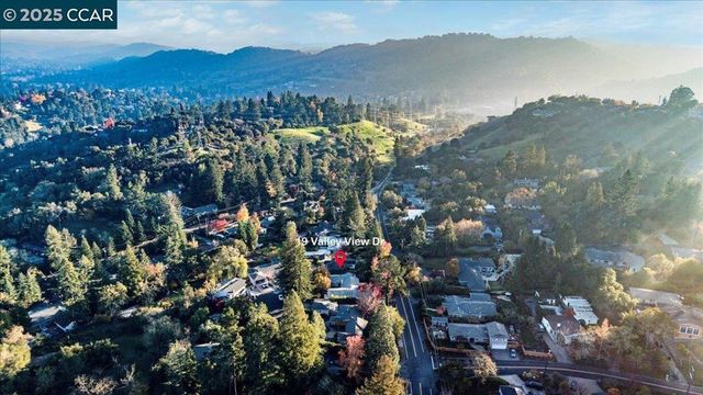 19 Valley View Dr, Orinda, CA 94563