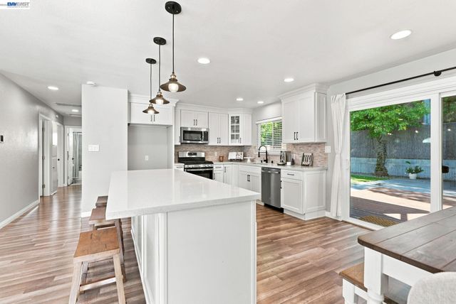 2748 Cryer St, Hayward, CA 94545