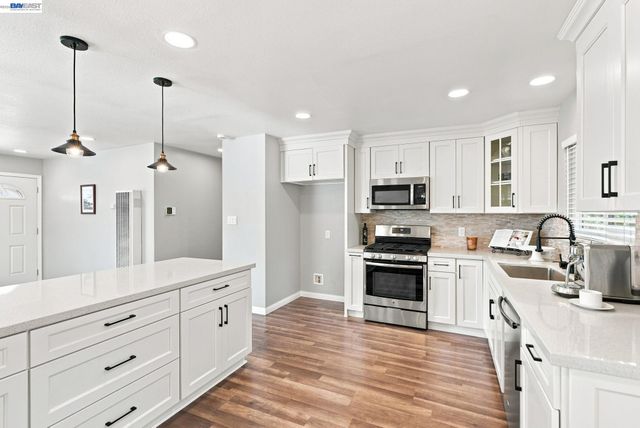 2748 Cryer St, Hayward, CA 94545