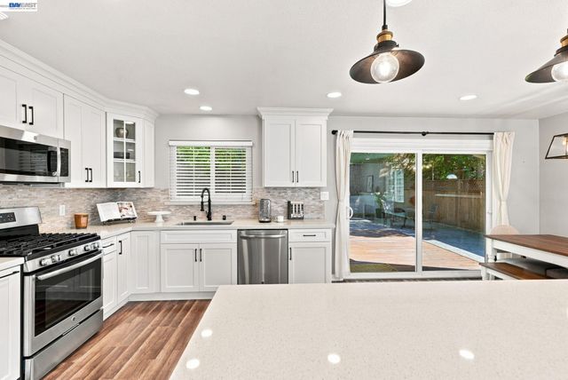 2748 Cryer St, Hayward, CA 94545