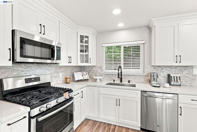 2748 Cryer St, Hayward, CA 94545