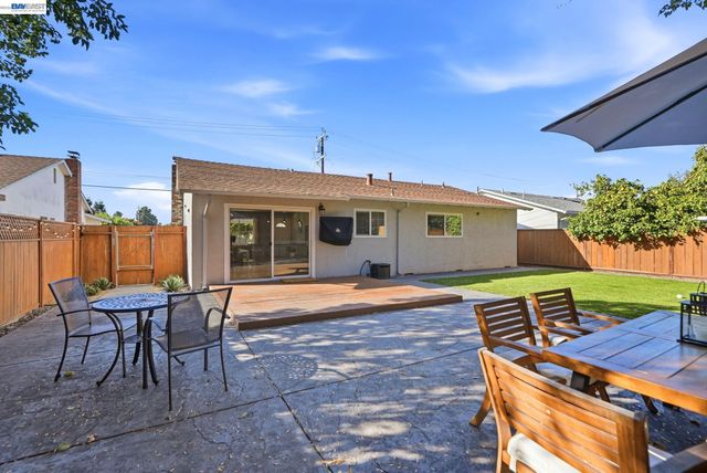 2748 Cryer St, Hayward, CA 94545