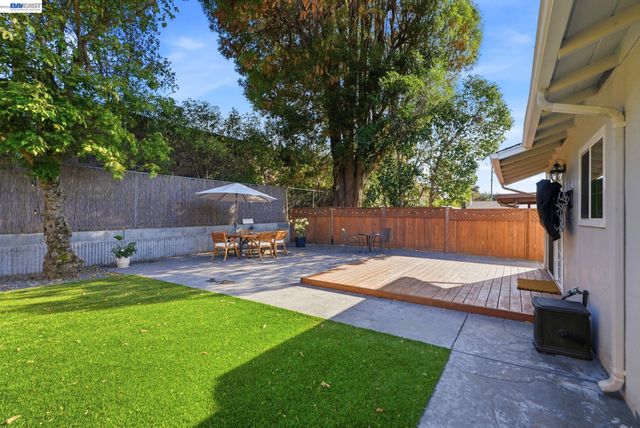 2748 Cryer St, Hayward, CA 94545