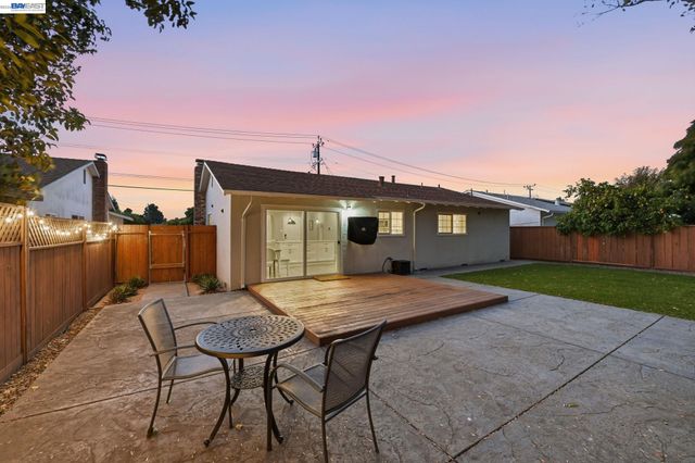 2748 Cryer St, Hayward, CA 94545