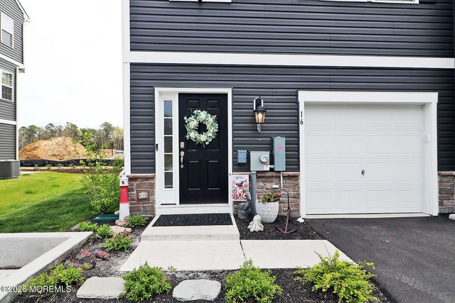 16 Baybreeze Drive, Waretown, NJ 08758