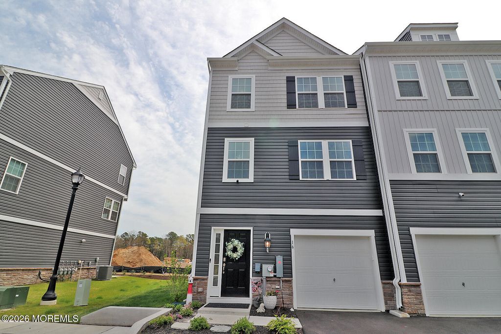 16 Baybreeze Drive, Waretown, NJ 08758