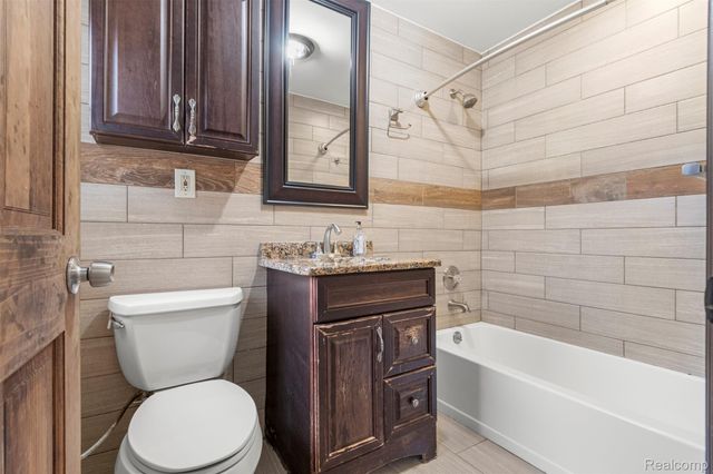 5939 Robindale Avenue, Dearborn Heights, MI 48127