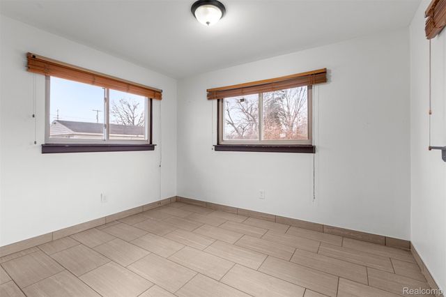 5939 Robindale Avenue, Dearborn Heights, MI 48127