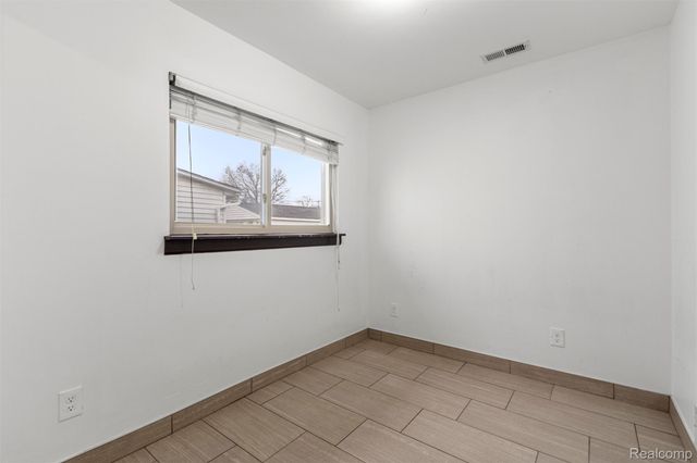 5939 Robindale Avenue, Dearborn Heights, MI 48127