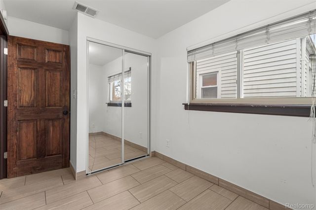 5939 Robindale Avenue, Dearborn Heights, MI 48127