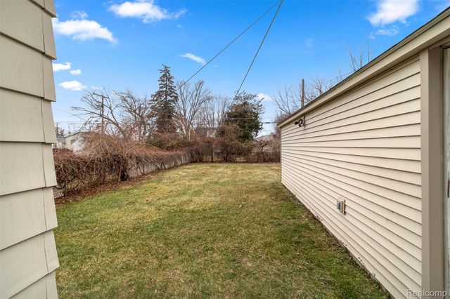 5939 Robindale Avenue, Dearborn Heights, MI 48127