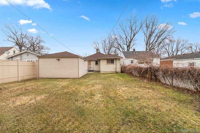 5939 Robindale Avenue, Dearborn Heights, MI 48127