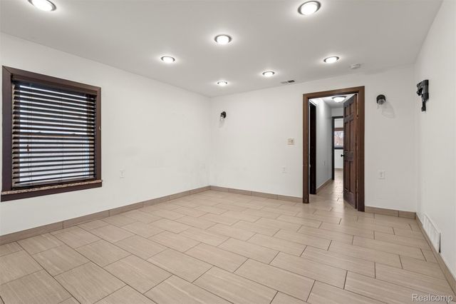 5939 Robindale Avenue, Dearborn Heights, MI 48127