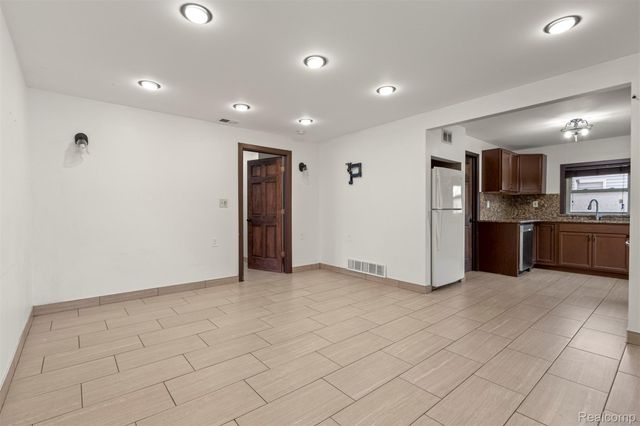 5939 Robindale Avenue, Dearborn Heights, MI 48127