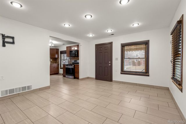 5939 Robindale Avenue, Dearborn Heights, MI 48127