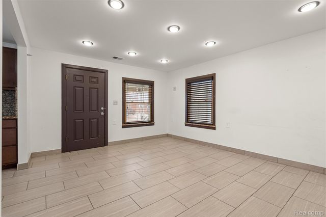 5939 Robindale Avenue, Dearborn Heights, MI 48127