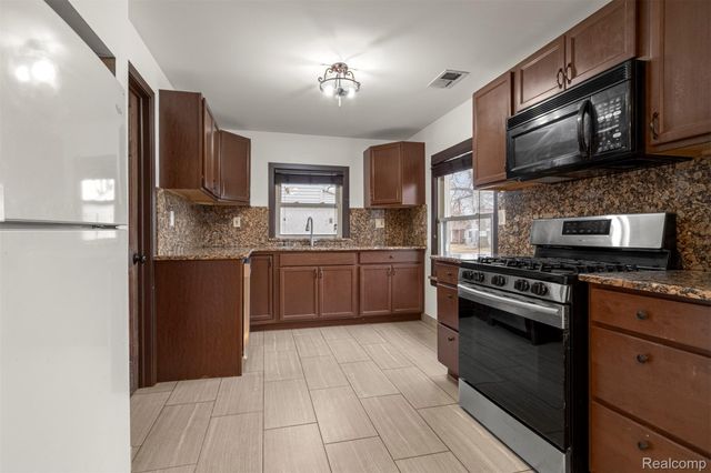 5939 Robindale Avenue, Dearborn Heights, MI 48127