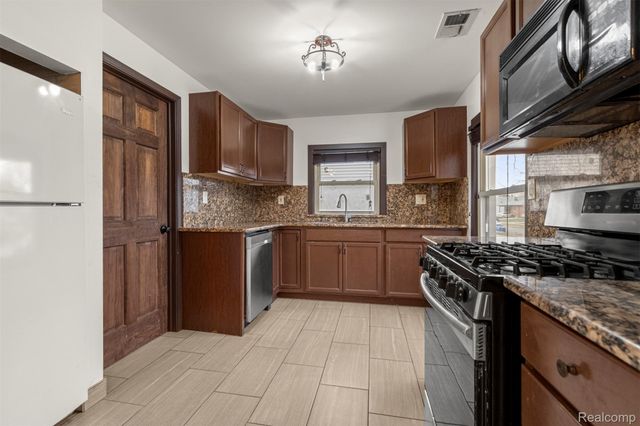 5939 Robindale Avenue, Dearborn Heights, MI 48127