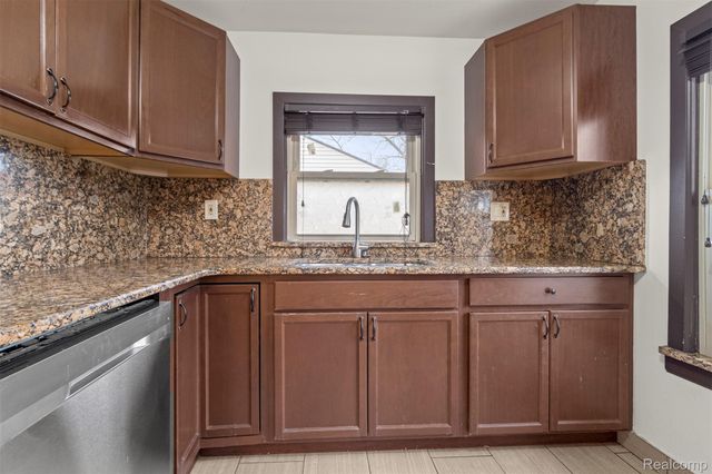 5939 Robindale Avenue, Dearborn Heights, MI 48127