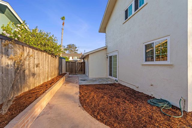 6040 Dirac St, San Diego, CA 92122