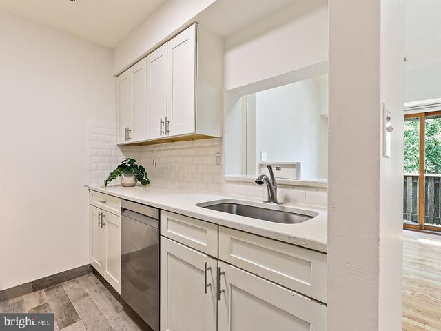 2010 RAVENS CREST, Plainsboro, NJ 08536