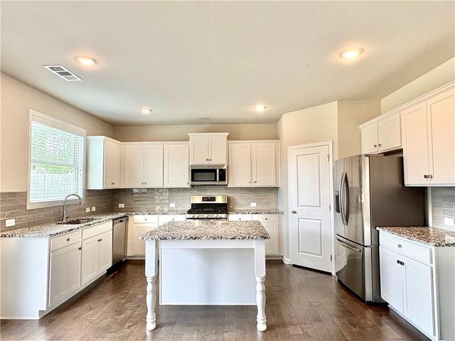 6085 Bay Point Cove, Flowery Branch, GA 30542