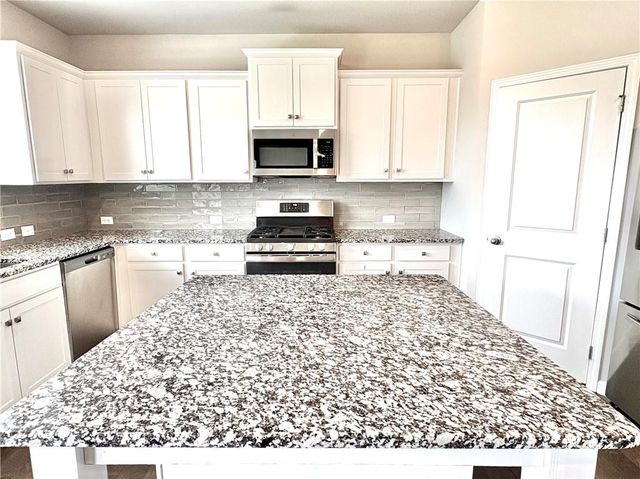 6085 Bay Point Cove, Flowery Branch, GA 30542