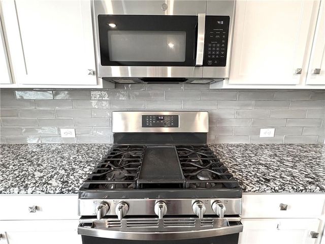 6085 Bay Point Cove, Flowery Branch, GA 30542